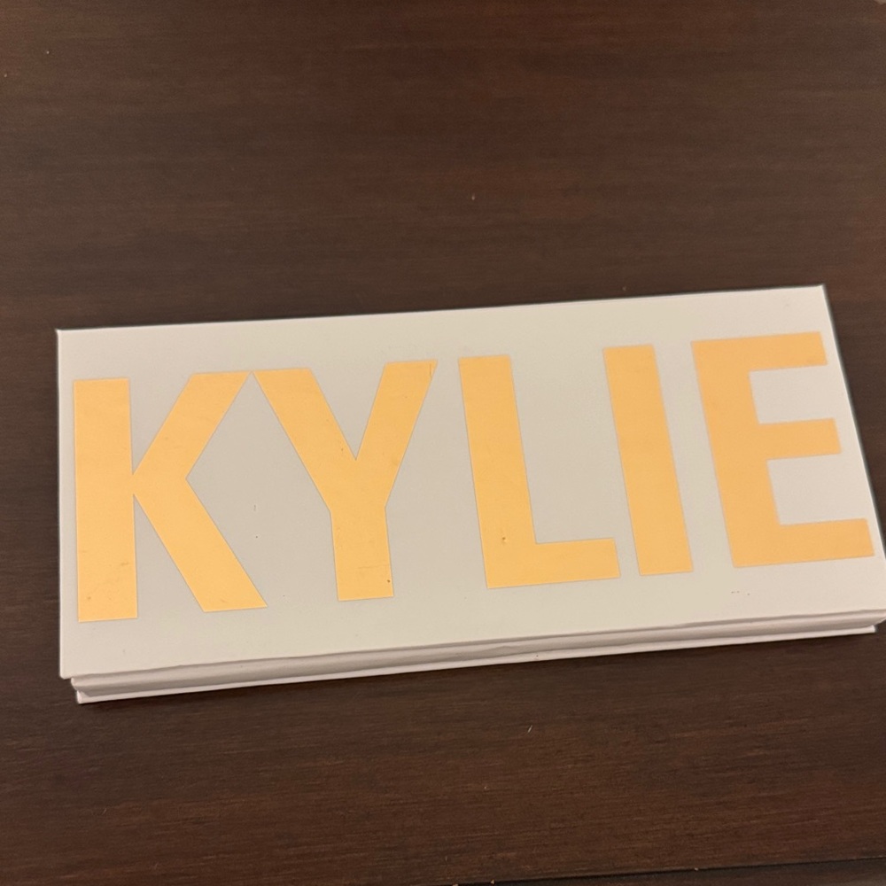 Kylie Cosmetics Eyeshadow Palette - Picture 7 of 9
